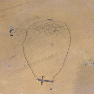 EUC 14kt yellow gold horizontal cross necklace 18”